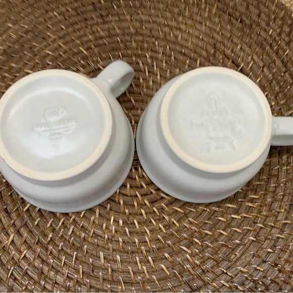 Vintage Pfaltzgraff Coffee Cups Ivory Blue Folk Art Stoneware Kitchen Ware 2 - Picture 8 of 13